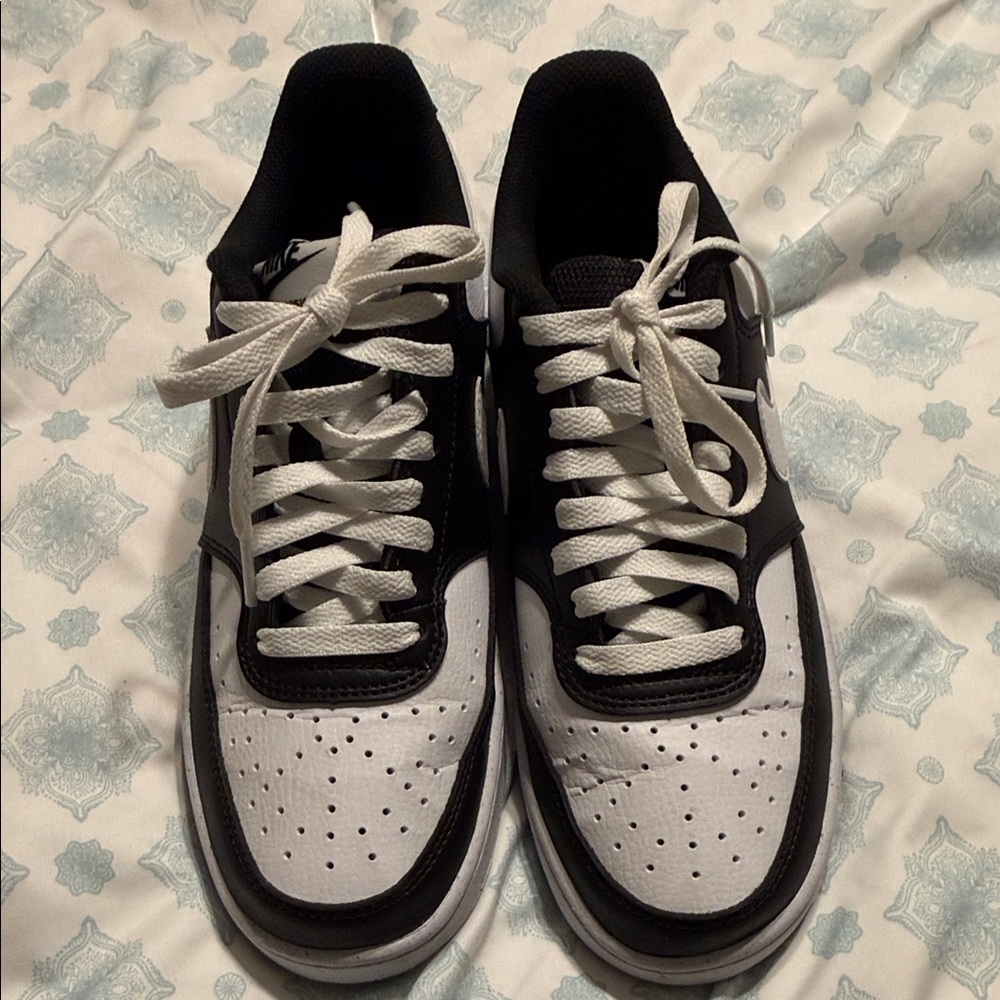 Nike Women's Black and White Sneakers